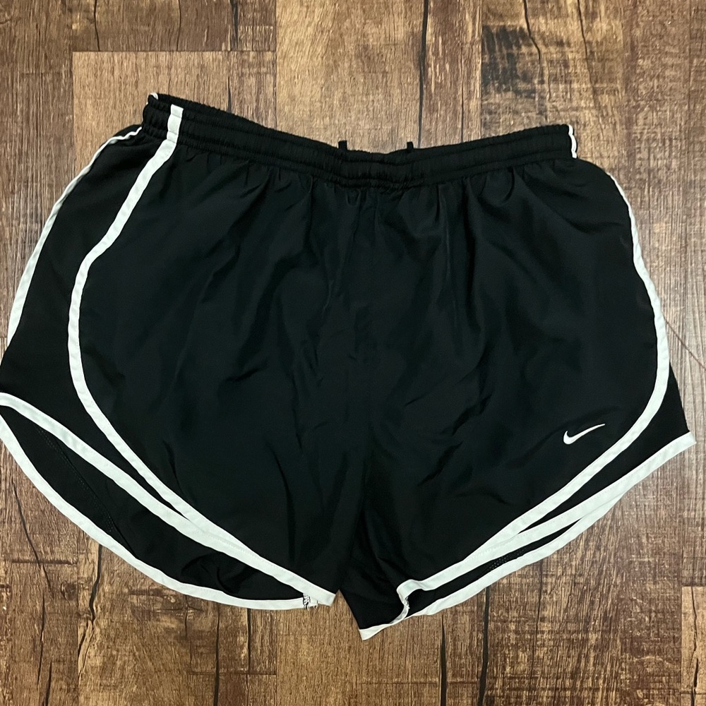Nike Women's Dry Tempo Shorts in black/white